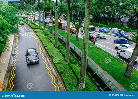 Clean and Green Atmosphere on Street after Rain in Singapore Editorial ...