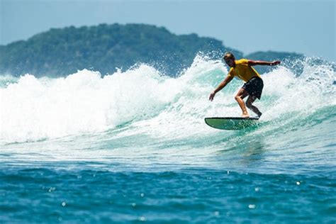 10 Pantai dengan Ombak Tertinggi di Dunia, Incaran Para Peselancar