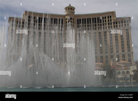 bellagio fountain show las vegas Stock Photo - Alamy