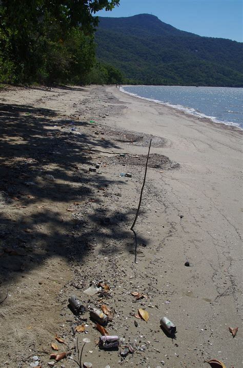 Yarrabah Beach, near Cairns, QLD, 09/10/12 | d69688a | Russell Cumming ...