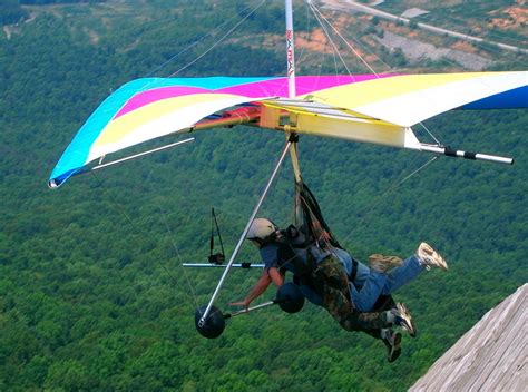 Hang Gliding in Himachal Pradesh - Himachal Pradesh Hang Gliding ...