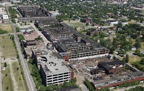 Largest Abandoned Factory in the World: The Packard Factory, Detroit ...