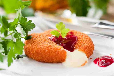 Crisp Baked Camembert with Cranberries ⋆ My German Recipes