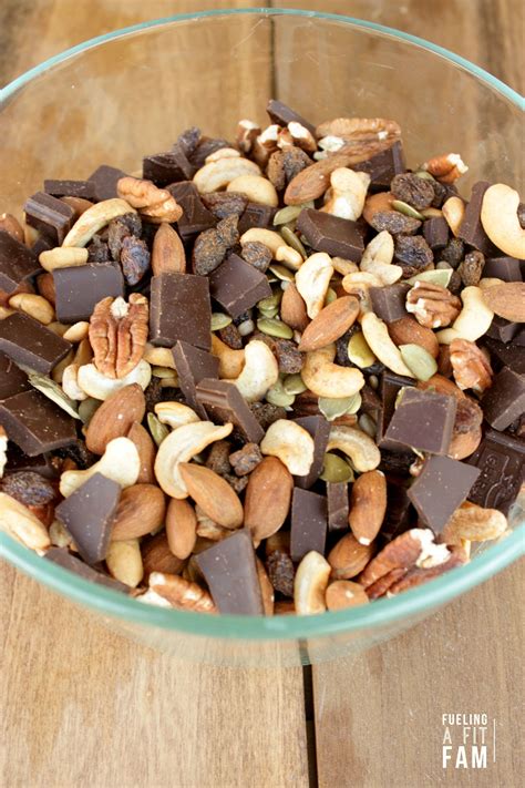 This Healthy Trail Mix is easy to throw together, will fill you up and ...