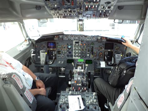 jet2.com boeing 737-300 cockpit | Flight deck, Cockpit, Aviation ...