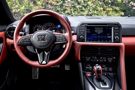 Six Aesthetically Pleasing Interior Details on the 2018 Nissan GT-R ...