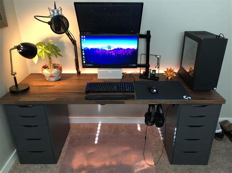 Fijarse en donde ponen las gafas | Video game rooms, Home office setup ...