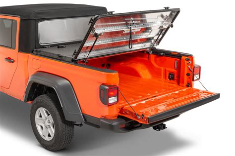 DiamondBack HD Truck Bed Cover for 2020 Jeep Gladiator JT | Quadratec