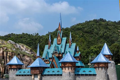 PHOTOS: Detailed Look at Arendelle Castle for Arendelle: World of ...