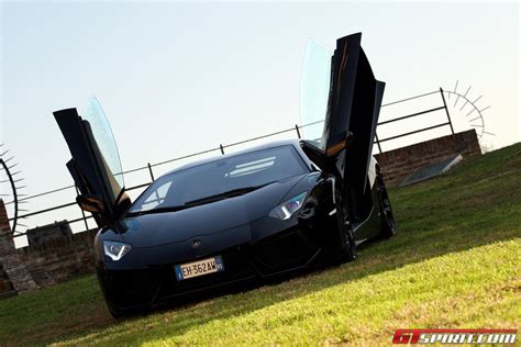 Black and White Lamborghini Aventador Video Traces Bull-Fighting ...