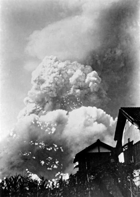 Yoshito Matsushige, The mushroom cloud, photographed approximately 1.6 ...