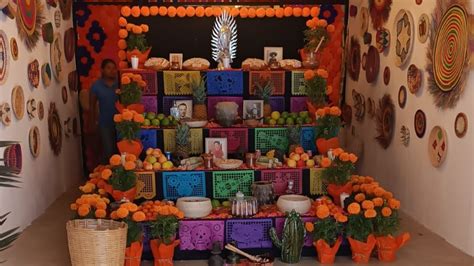 Day of the Dead Altars, everybody's tradition