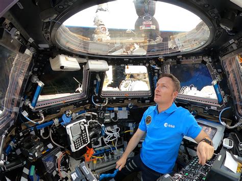 Astronaut marks 100 days on ISS with cool Cupola pic | Digital Trends