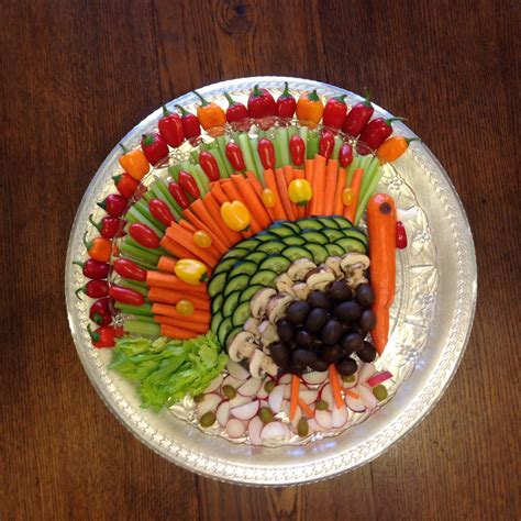 Thanksgiving vegetable platter | Thanksgiving veggie tray, Thanksgiving ...