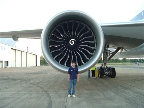 File:Engine of Jet Airways Boeing 777-300ER.jpg - Wikipedia, the free ...