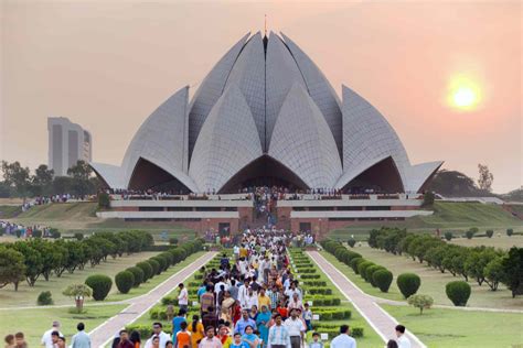 {Explore} Serene Beauty of the Lotus Temple in Delhi