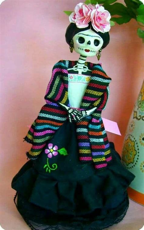 Pin by Marcela De Hoyos on calaveritas | Paper mache dolls, Paper mache ...