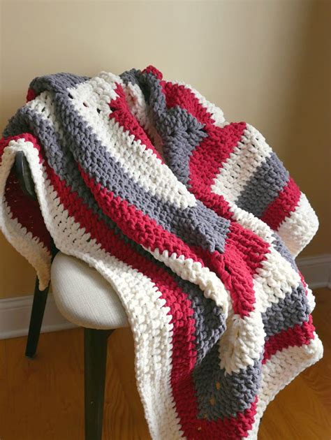 17 Easy Crochet Afghan Patterns to Start This Weekend • Simply ...