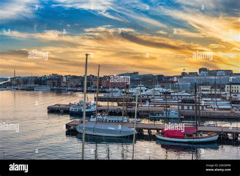 Oslo Norway, sunset city skyline at harbour Stock Photo - Alamy