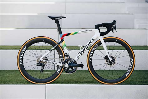 Specialized creates custom S-Works Tarmac SL7s for its two road world ...