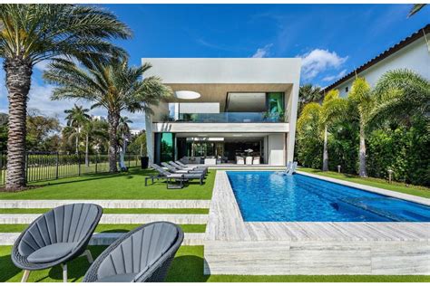 Home Of The Day: A Modern Intracoastal Estate on Boca Raton's Mansion Row