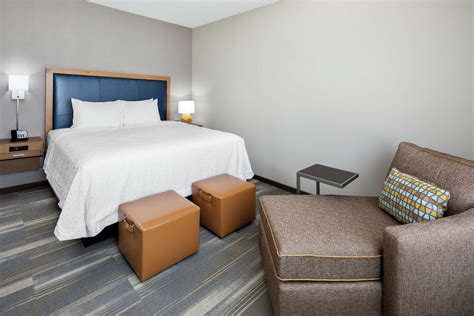 Hampton Inn & Suites San Diego Airport Liberty Station in San Diego ...