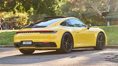 2019 Porsche 911 Carrera 4S review - Drive