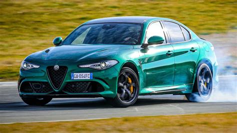 Alfa Romeo Giulia Quadrifoglio 2020, stessi cavalli e più tecnologia