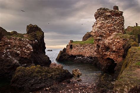 Dunbar Castle ruins | Only the kittywakes live here now. The… | Flickr