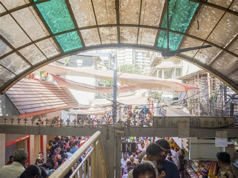 Mumbai: Mahalakshmi Temple & Shree Swaminarayan Gadi Temple – DollsTravels