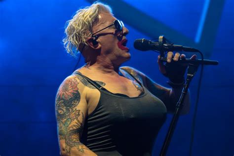 Tool vocalist dresses in drag at ‘all-ages’ Florida music festival ...