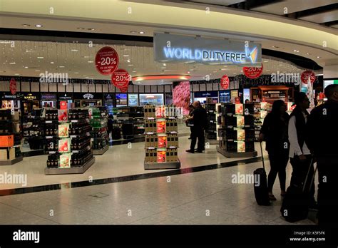 Heathrow terminal 5 shops hi-res stock photography and images - Alamy