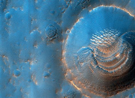 NASA Mars Reconnaissance Orbiter Captures Bizarre Shapes Inside Arabia ...