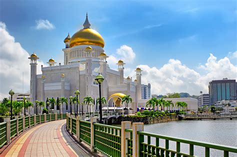 Sultan Omar Ali Saifuddin Mosque in Bandar Seri Begawan Brunei - Vận ...