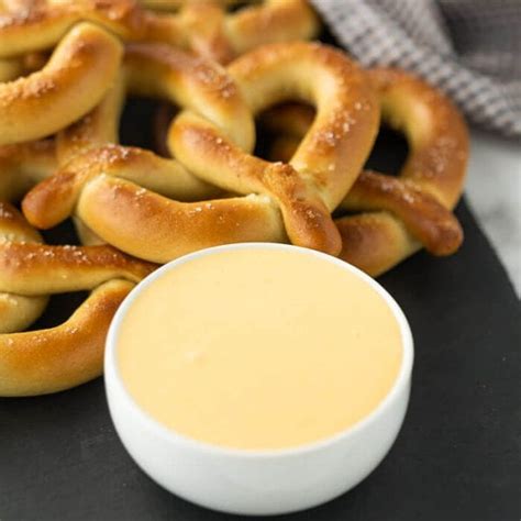 Cheese sauce for pretzels - Easy Pretzel Cheese dip