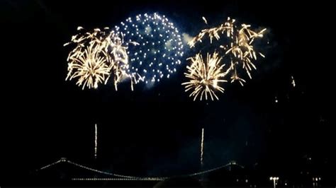 Clifton Suspension Bridge fireworks: Thousands mark 150 years - BBC News