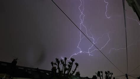 United Kingdom sees more than 60,000 lightning strikes during thunderstorms