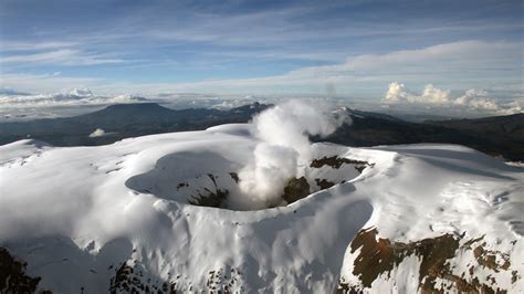 El Servicio Geológico Colombiano advirtió que erupción de Volcán Nevado ...