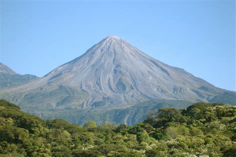 File:Volcan de Colima 2.jpg - Wikimedia Commons