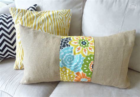 Easy DIY Burlap and Floral Strip Pillow - The Happy Housie