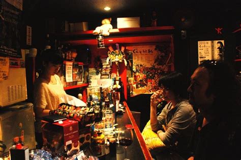 Shinjuku Golden Gai (an awesome drinking district) | Japanese bar ...