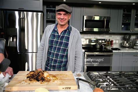 Celebrity chef Michael Symon bans Trump from his restaurants | khou.com