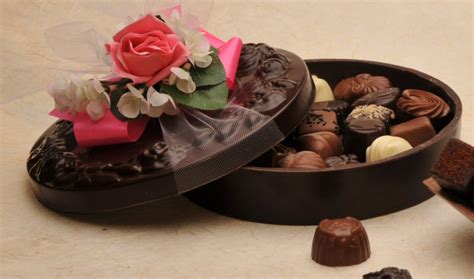 Belgian Chocolater Piron creates beautiful edible boxes made from our ...