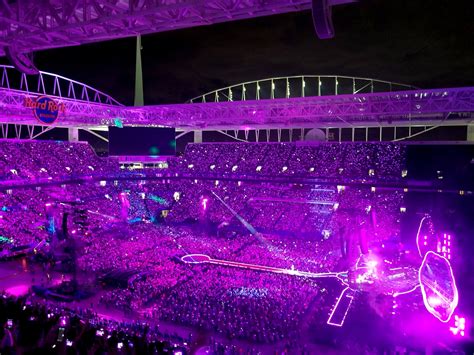 Coldplay's Brilliant LED Wristbands Light Up Miami's Hard Rock Stadium ...