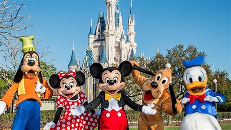 Disney World Orlando’s Theme Parks – Pro World Volunteers