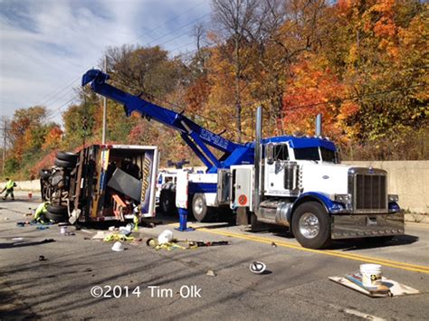 Century heavy wrecker rotator working at crash scene « chicagoareafire.com