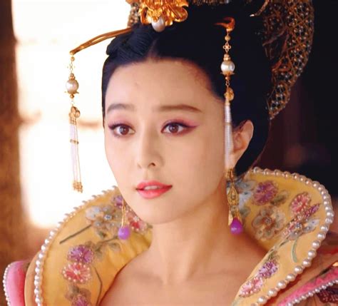 Fan Bingbing in 'Empress of China'. | Nữ diễn viên, Nữ thần, Diễn viên