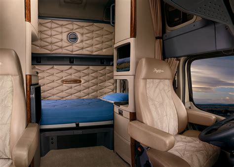 Freightliner Cascadia Volvo, Semi Trucks Interior, Detroit, Cabin Bunk ...