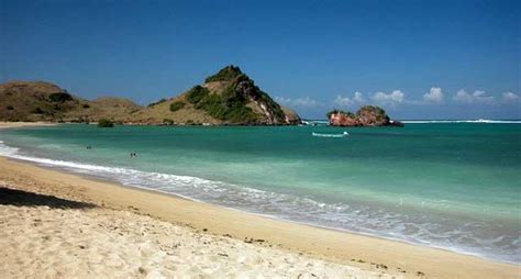 Kuta Beach Lombok: The Dramatic Crystal Clear Beach | Lombok Indonesia ...