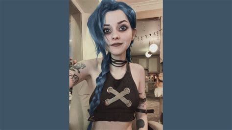 Amazing Arcane Jinx cosplayer blurs the line between anime and real ...